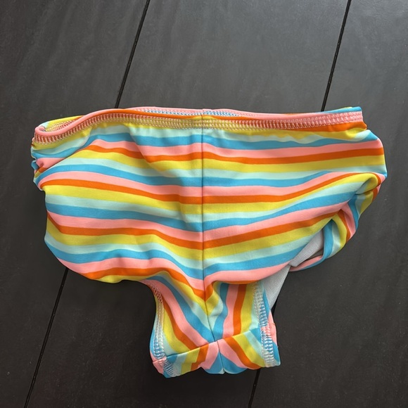 Cat & Jack Rainbow seahorse rashguard & bottoms size 3T EUC - Picture 5 of 8